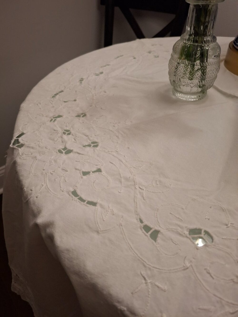 Cotton Vintage Islet Embrodered Circular Table Cloth 44x44